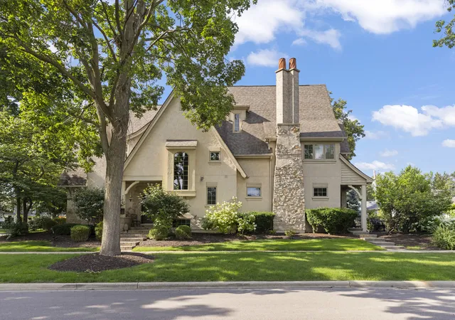 Photo 4 of Single family home for sale at 706 N Ellsworth St, Naperville, IL 60563 | MLS# 12767493 | Listing updated on 2026-10-02