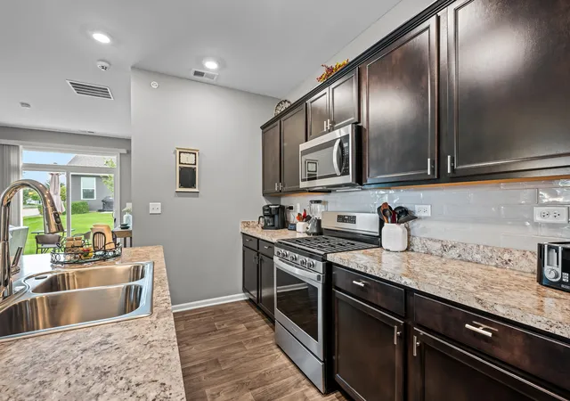 Photo 4 of Townhouse for sale at 230 Sussex Ct, North Aurora, IL 60542 | MLS# 12767496 | Listing updated on 2026-10-01