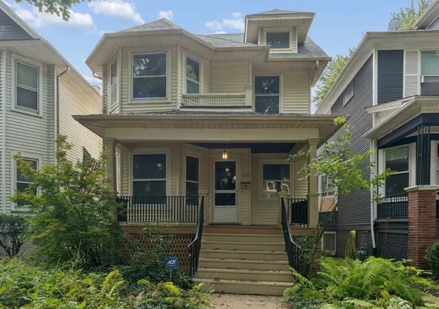 Photo 1 of Sale Pending at 1435 W Glenlake Ave, Chicago, IL 60660 | MLS# 12767497 | Listing updated on 2026-10-07