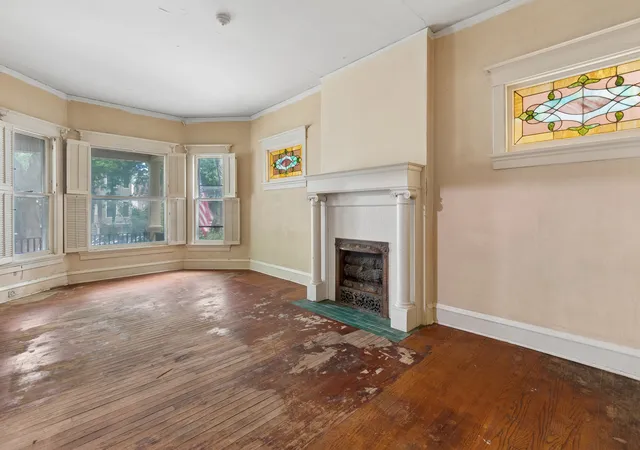 Photo 2 of Sale Pending at 1435 W Glenlake Ave, Chicago, IL 60660 | MLS# 12767497 | Listing updated on 2026-10-07