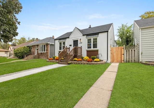 Photo 2 of Single family home for sale at 17821 Roy St, Lansing, IL 60438 | MLS# 12767511 | Listing updated on 2026-10-01