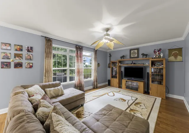 Photo 4 of Single family home for sale at 5961 Mackinac Ln, Hoffman Estates, IL 60192 | MLS# 12767523 | Listing updated on 2026-09-24