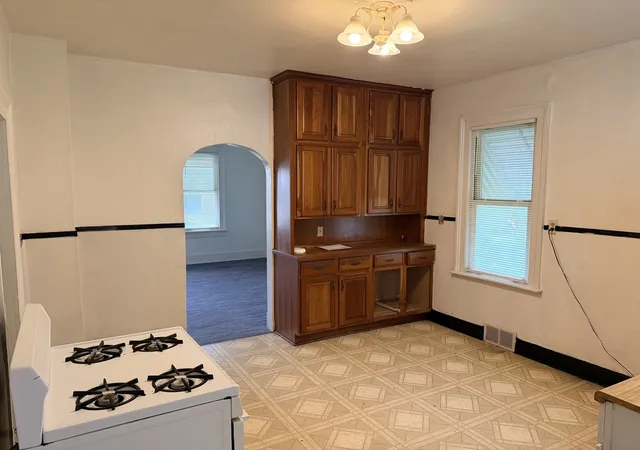 Photo 3 of Single family home for sale at 403 E 9th Street, Peru, IL 61354 | MLS# 12767524 | Listing updated on 2026-10-05