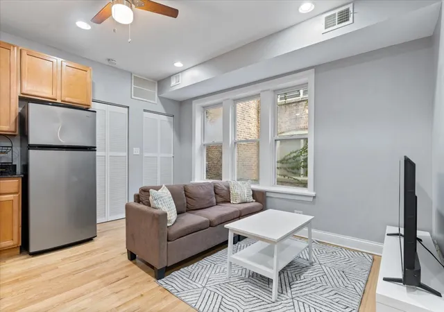 Photo 3 of Condo for sale at 6812 N Wayne Ave #3E, Chicago, IL 60626 | MLS# 12767542 | Listing updated on 2026-09-24