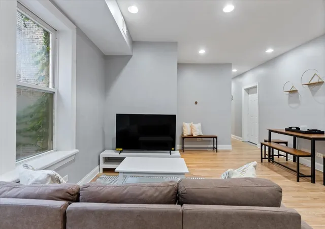 Photo 4 of Condo for sale at 6812 N Wayne Ave #3E, Chicago, IL 60626 | MLS# 12767542 | Listing updated on 2026-09-24