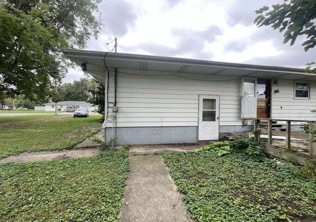 Photo 3 of Single family home for sale at 202 S Cider St, Sadorus, IL 61872 | MLS# 12767552 | Listing updated on 2026-10-04