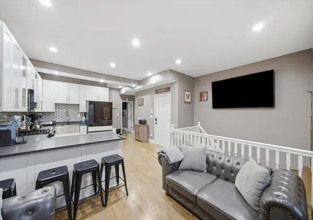 Photo 2 of Condo for sale at 231 E 59th Street #1, Chicago, IL 60637 | MLS# 12767563 | Listing updated on 2026-10-07