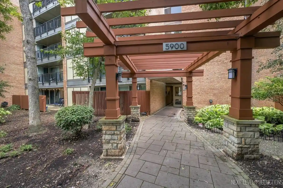 Listing Photo 2 - Condo for sale in 5900 Oakwood Dr located at 5900 Oakwood Dr, Lisle, IL 60532 - Unit #1J