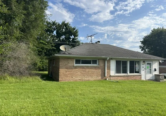 Photo 2 of Single family home for sale at 16 Sauk Trl, Park Forest, IL 60466 | MLS# 12767568 | Listing updated on 2026-09-23