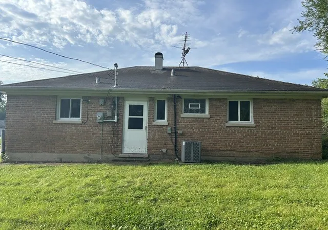 Photo 3 of Single family home for sale at 16 Sauk Trl, Park Forest, IL 60466 | MLS# 12767568 | Listing updated on 2026-09-23