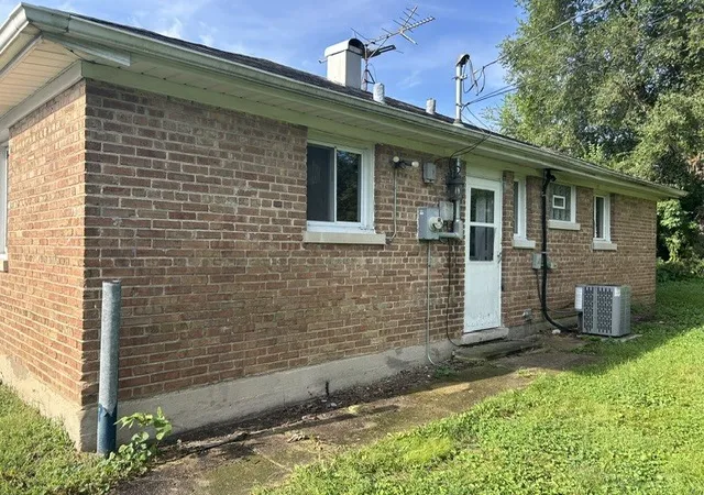 Photo 4 of Single family home for sale at 16 Sauk Trl, Park Forest, IL 60466 | MLS# 12767568 | Listing updated on 2026-09-23