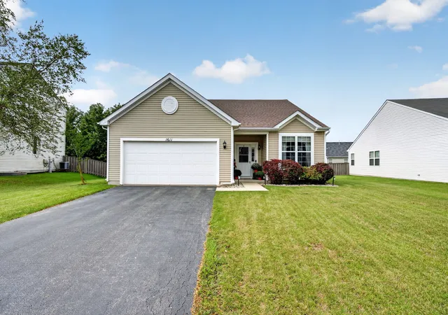 Photo 3 of Single family home for sale at 1611 Balboa Dr, Minooka, IL 60447 | MLS# 12767569 | Listing updated on 2026-09-24