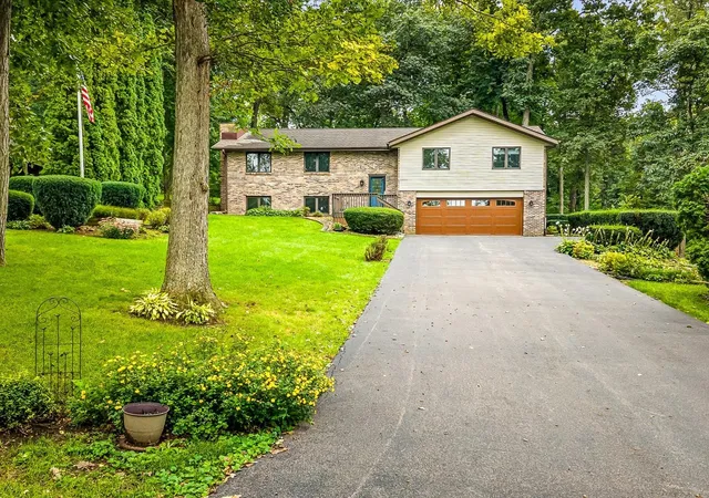Single family home for sale at 548 Baintree Rd, Davis, IL 61019 | MLS# 12767571