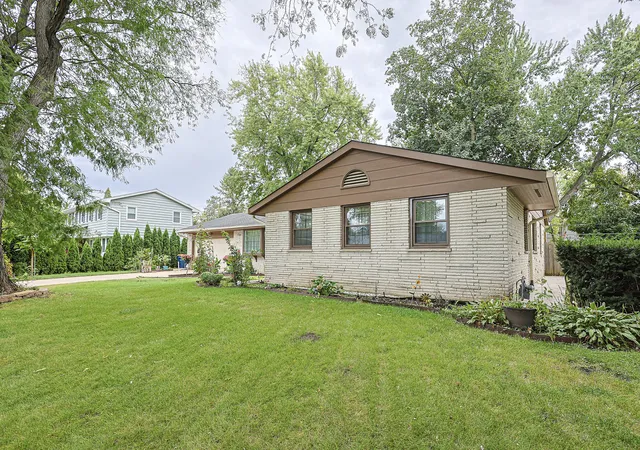 Photo 2 of Single family home for sale at 1431 Maple Ln, Elgin, IL 60123 | MLS# 12767580 | Listing updated on 2026-10-02