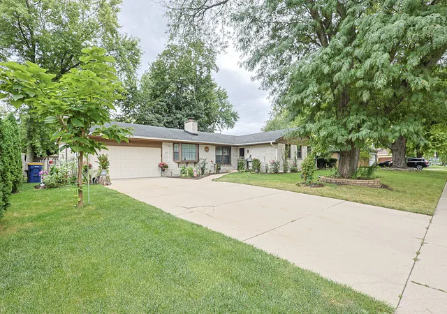 Photo 3 of Single family home for sale at 1431 Maple Ln, Elgin, IL 60123 | MLS# 12767580 | Listing updated on 2026-10-02