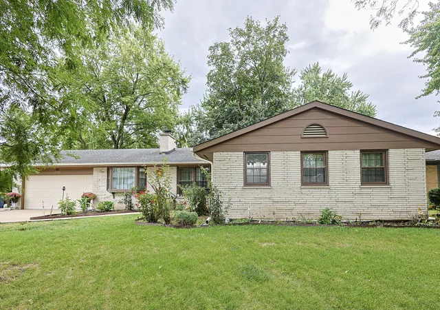 Photo 3 of Single family home for sale at 1431 Maple Ln, Elgin, IL 60123 | MLS# 12767580 | Listing updated on 2026-10-02