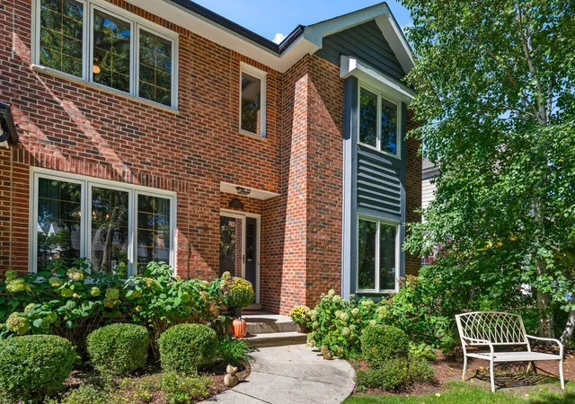 Photo 3 of Single family home for sale at 1216 N Yale Ave, Arlington Heights, IL 60004 | MLS# 12767593 | Listing updated on 2026-10-06