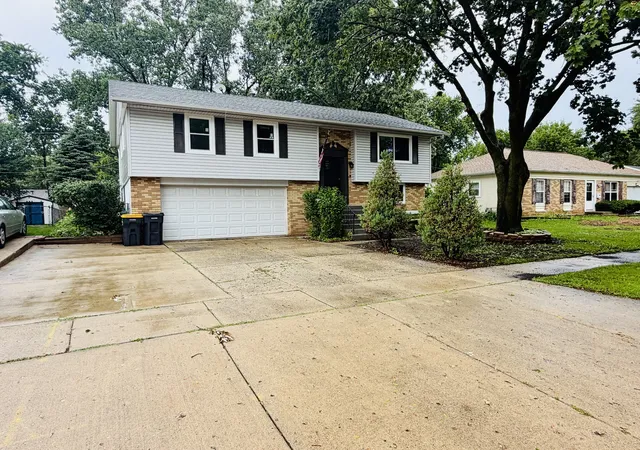 Photo 1 of Single family home for sale at 807 Hayward Ave, Streamwood, IL 60107 | MLS# 12767600 | Listing updated on 2026-10-05