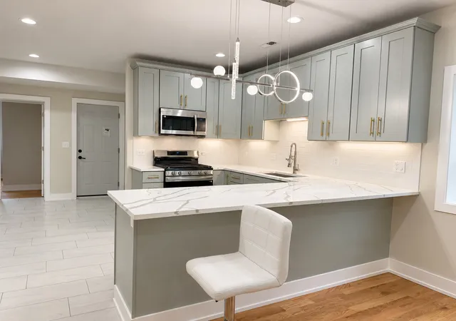 Listing Photo 4 - Condo for sale in building located at 1015 N Laramie Ave, Chicago, IL 60651