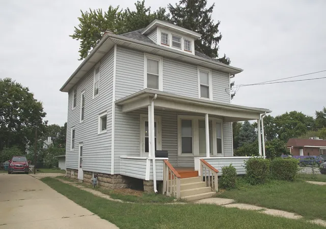 Photo 2 of Single family home for sale at 347 S Lake St, Aurora, IL 60506 | MLS# 12767658 | Listing updated on 2026-10-04