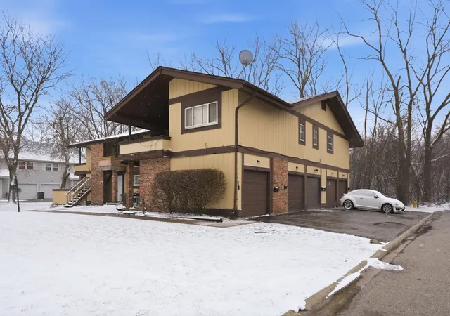 Photo 1 of Townhouse for sale at 19425 Oak Ave, Country Club Hills, IL 60478 | MLS# 12767663 | Listing updated on 2026-09-24