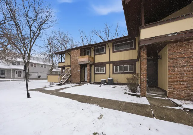 Photo 2 of Townhouse for sale at 19425 Oak Ave, Country Club Hills, IL 60478 | MLS# 12767663 | Listing updated on 2026-09-24