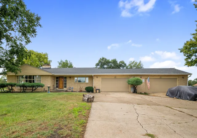 Single family home for sale at 400 Sugar Crk Dr, Joliet, IL 60433 | MLS# 12767666