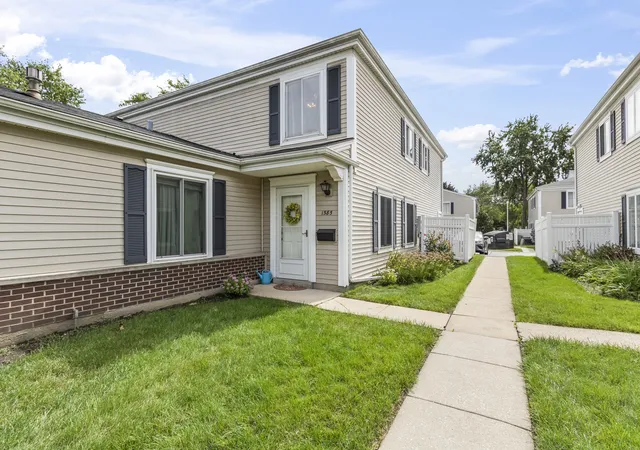 Photo 1 of Townhouse for sale at 1585 Cove Dr, Prospect Heights, IL 60070 | MLS# 12767668 | Listing updated on 2026-09-24