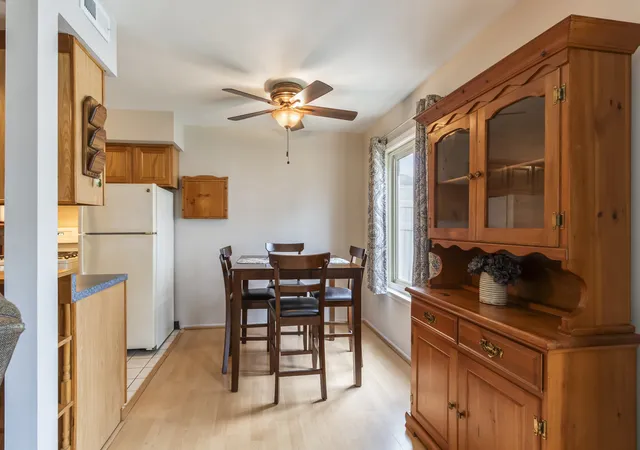 Photo 3 of Townhouse for sale at 1585 Cove Dr, Prospect Heights, IL 60070 | MLS# 12767668 | Listing updated on 2026-09-25