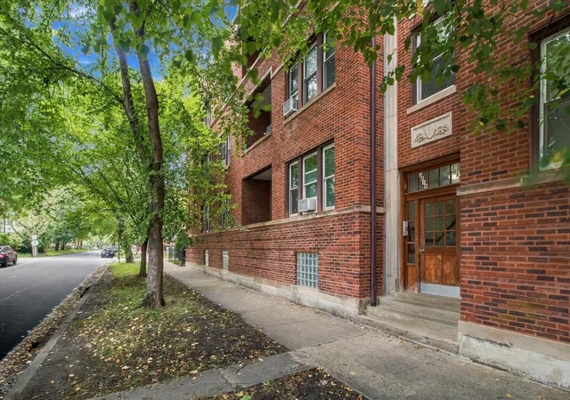 Photo 2 of Condo for sale at 3618 W Ainslie St #1W, Chicago, IL 60625 | MLS# 12767670 | Listing updated on 2026-09-23