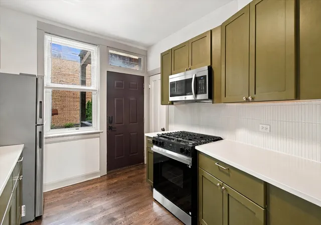 Photo 4 of Condo for sale at 3618 W Ainslie St #1W, Chicago, IL 60625 | MLS# 12767670 | Listing updated on 2026-09-23