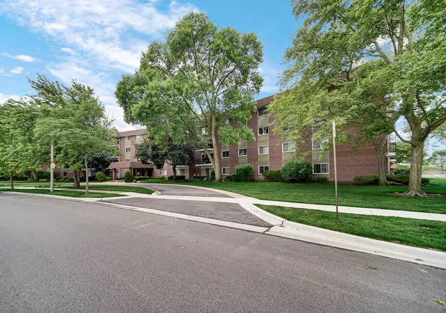 Photo 2 of Condo for sale at 1030 S Fernandez Ave #4-M, Arlington Heights, IL 60005 | MLS# 12767673 | Listing updated on 2026-09-23
