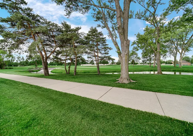 Listing Photo 5 - Condo for sale in building located at 1030 S Fernandez Ave, Arlington Heights, IL 60005 - Unit #4-M
