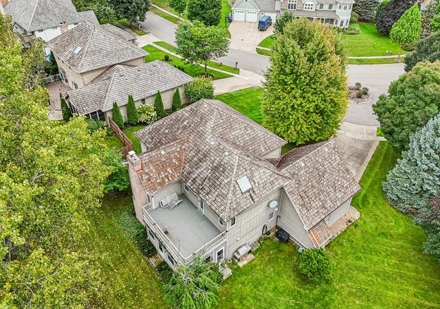 Photo 2 of Single family home for sale at 2002 Ravine Dr, Gurnee, IL 60031 | MLS# 12767677 | Listing updated on 2026-09-26