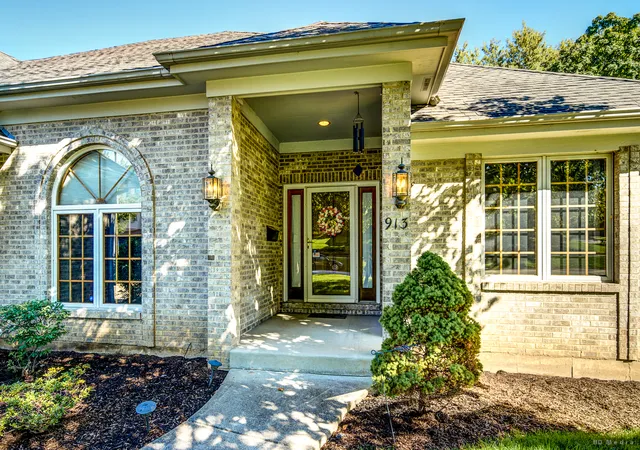 Photo 3 of Single family home for sale at 913 East St, Lemont, IL 60439 | MLS# 12767680 | Listing updated on 2026-10-21
