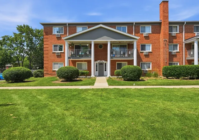 Photo 1 of Condo for sale at 6 E Lillian Ave #2B, Arlington Heights, IL 60004 | MLS# 12767685 | Listing updated on 2026-09-24