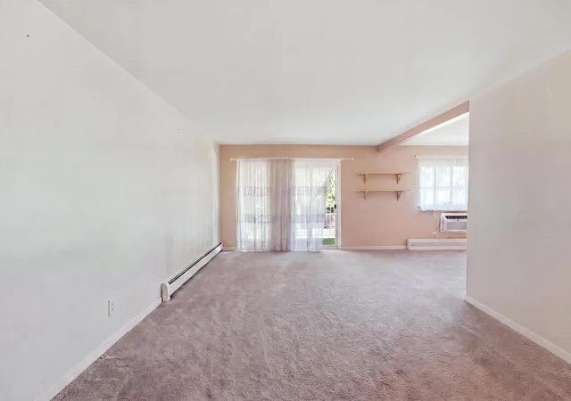 Listing Photo 4 - Condo for sale in building located at 6 E Lillian Ave, Arlington Heights, IL 60004 - Unit #2B