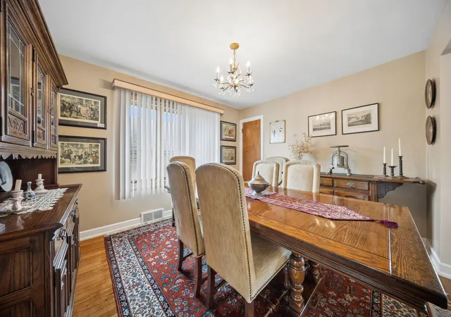 Photo 4 of Single family home for sale at 6647 N Crawford Ave, Lincolnwood, IL 60712 | MLS# 12767692 | Listing updated on 2026-09-29