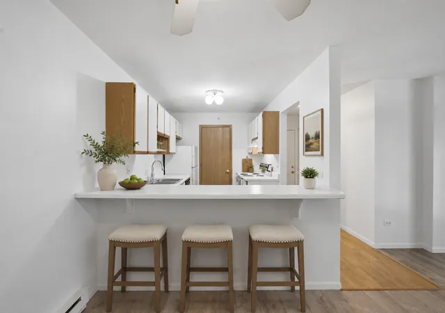 Listing Photo 4 - Condo for sale in building located at 511 Leah Ln, Woodstock, IL 60098 - Unit #2C