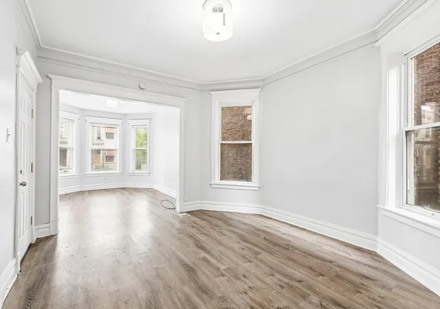 Listing Photo 2 - Condo for sale in building located at 6344 S Eberhart Ave, Chicago, IL 60637