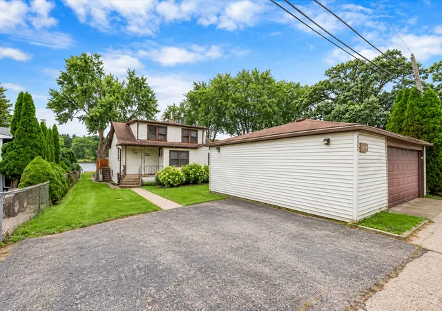 Photo 3 of Single family home for sale at 2409 Grove Ln, Cary, IL 60013 | MLS# 12767741 | Listing updated on 2026-10-01