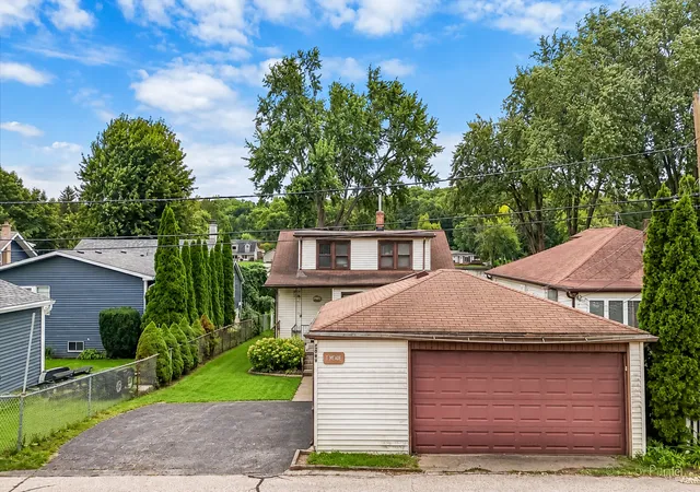 Photo 3 of Single family home for sale at 2409 Grove Ln, Cary, IL 60013 | MLS# 12767741 | Listing updated on 2026-10-01