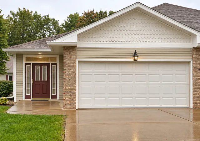 Listing Photo 1 - Condo for sale in building located at 313 Bryant Cir Dr, Princeton, IL 61356 - Unit #313