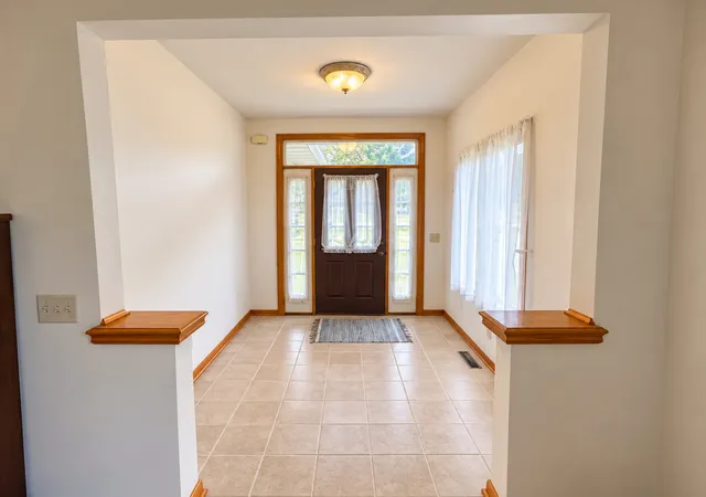 Listing Photo 2 - Condo for sale in building located at 313 Bryant Cir Dr, Princeton, IL 61356 - Unit #313