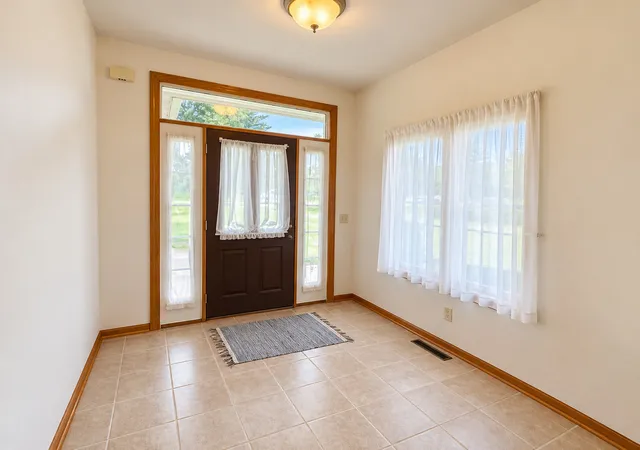 Listing Photo 3 - Condo for sale in building located at 313 Bryant Cir Dr, Princeton, IL 61356 - Unit #313