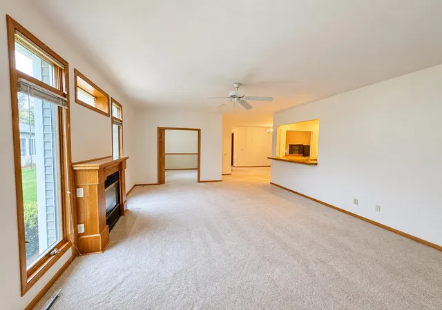 Listing Photo 4 - Condo for sale in building located at 313 Bryant Cir Dr, Princeton, IL 61356 - Unit #313