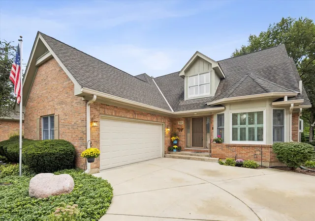 Photo 1 of Townhouse for sale at 933 Wedgewood Dr, Crystal Lake, IL 60014 | MLS# 12767760 | Listing updated on 2026-10-04