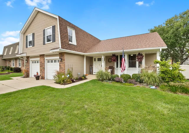 Single family home for sale at 482 Franklin Ln, Elk Grove Village, IL 60007 | MLS# 12767763