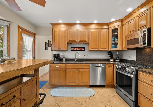 Photo 3 of Single family home for sale at 482 Franklin Ln, Elk Grove Village, IL 60007 | MLS# 12767763 | Listing updated on 2026-09-30