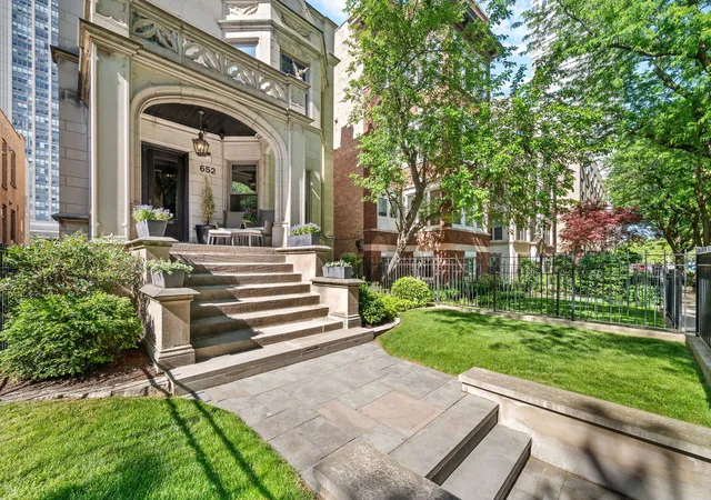 Photo 3 of Mansion for sale at 652 W Sheridan Rd, Chicago, IL 60613 | MLS# 12767765 | Listing updated on 2026-09-24